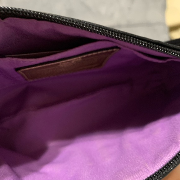 Black coach - Picture 2 of 4